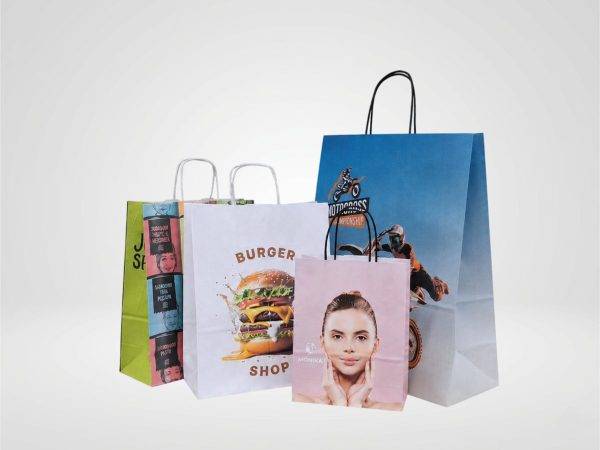 Sacs papier à poignées torsadées imprimés en couleur avec logo