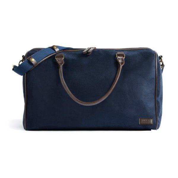 Spacious weekend bag that is perfect for shorter personnalisable